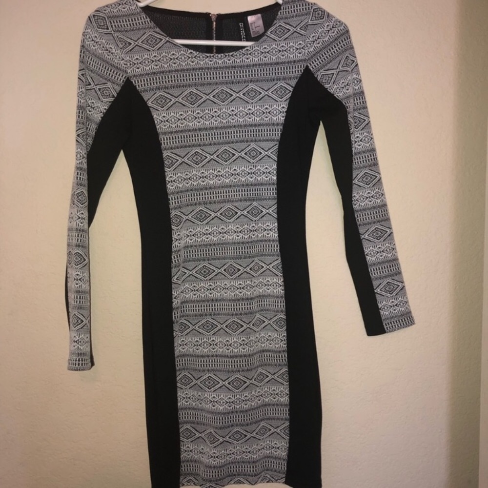 Divided H&M Long Sleeve Form Fitting Dress